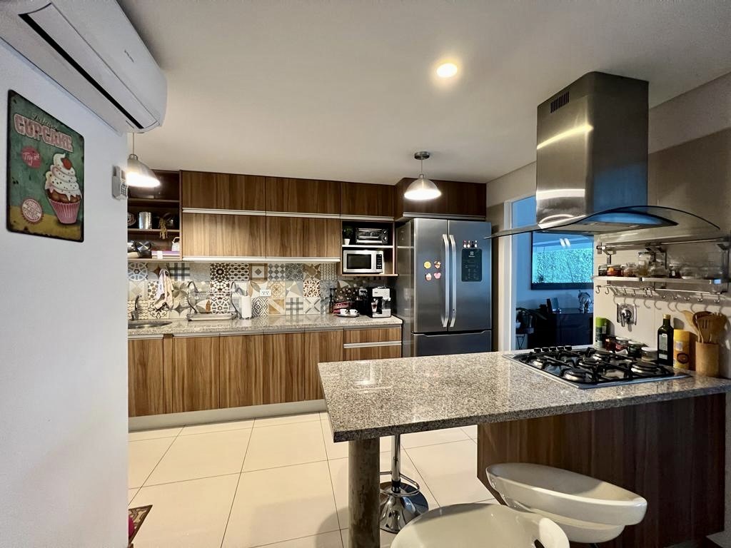 Casa En Venta Hermosa Casa de 3 Dormitorios en Condominio – Av. Piraí Zona de Condominios Foto 3