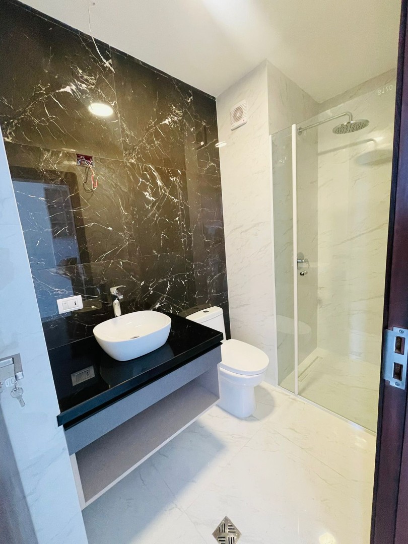 Oficina Av. Banzer entre 2dony 3er anillo Foto 13