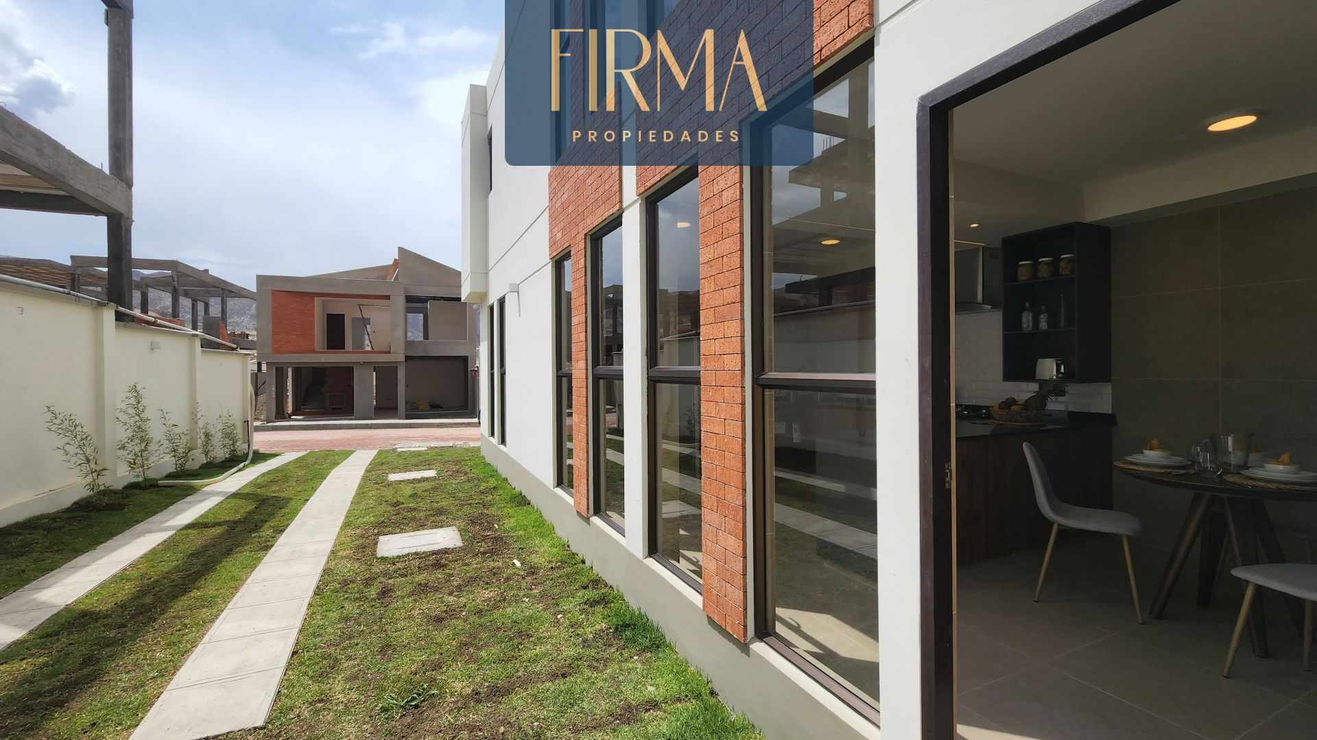 Casa en Mallasilla en La Paz 3 dormitorios 5 baños 2 parqueos Foto 7