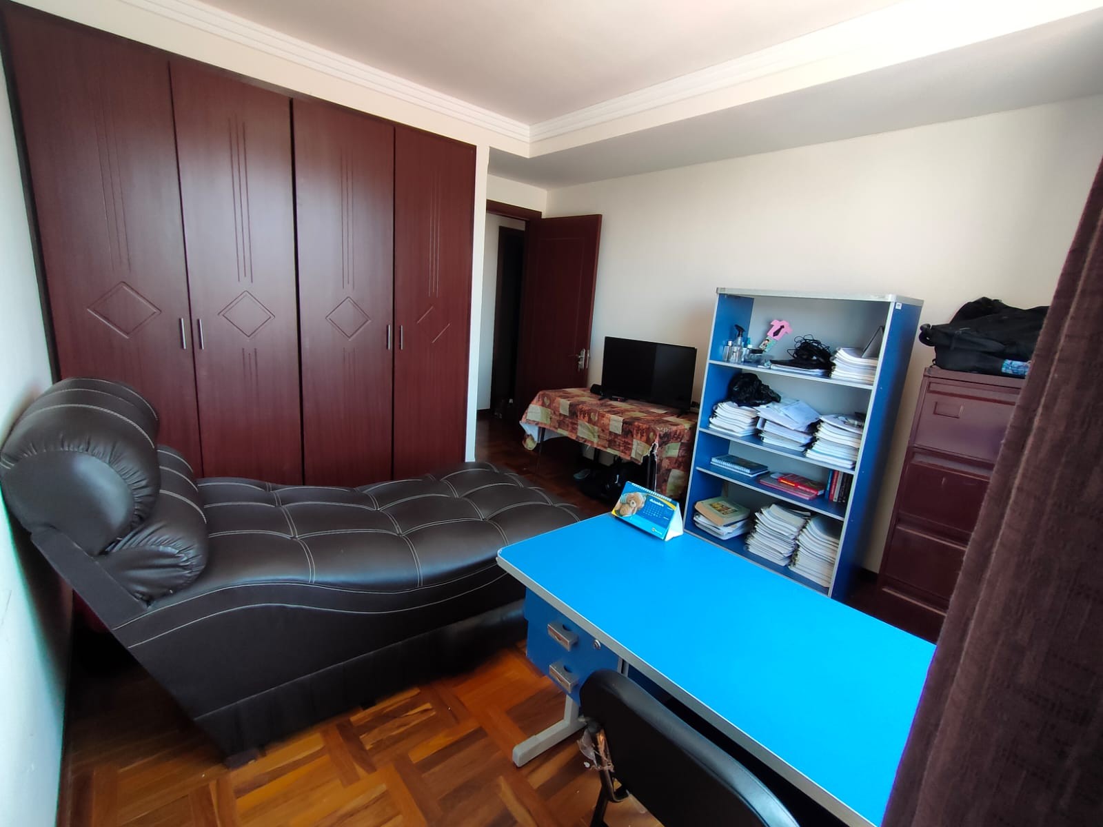 Departamento en VentaCalle 15 de piso 16, Av. Hernando Siles 3 dormitorios 4 baños 1 parqueos Foto 4