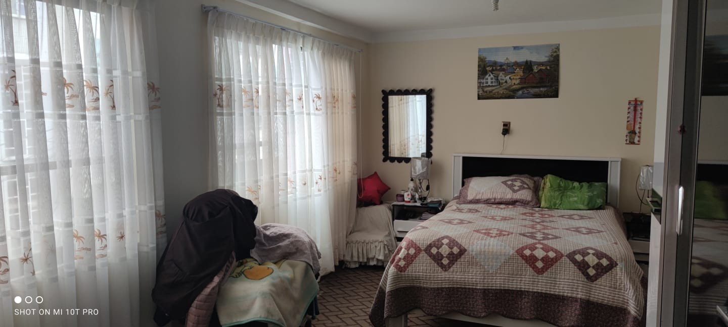 Casa en San Pedro en La Paz 4 dormitorios 2 baños  Foto 2