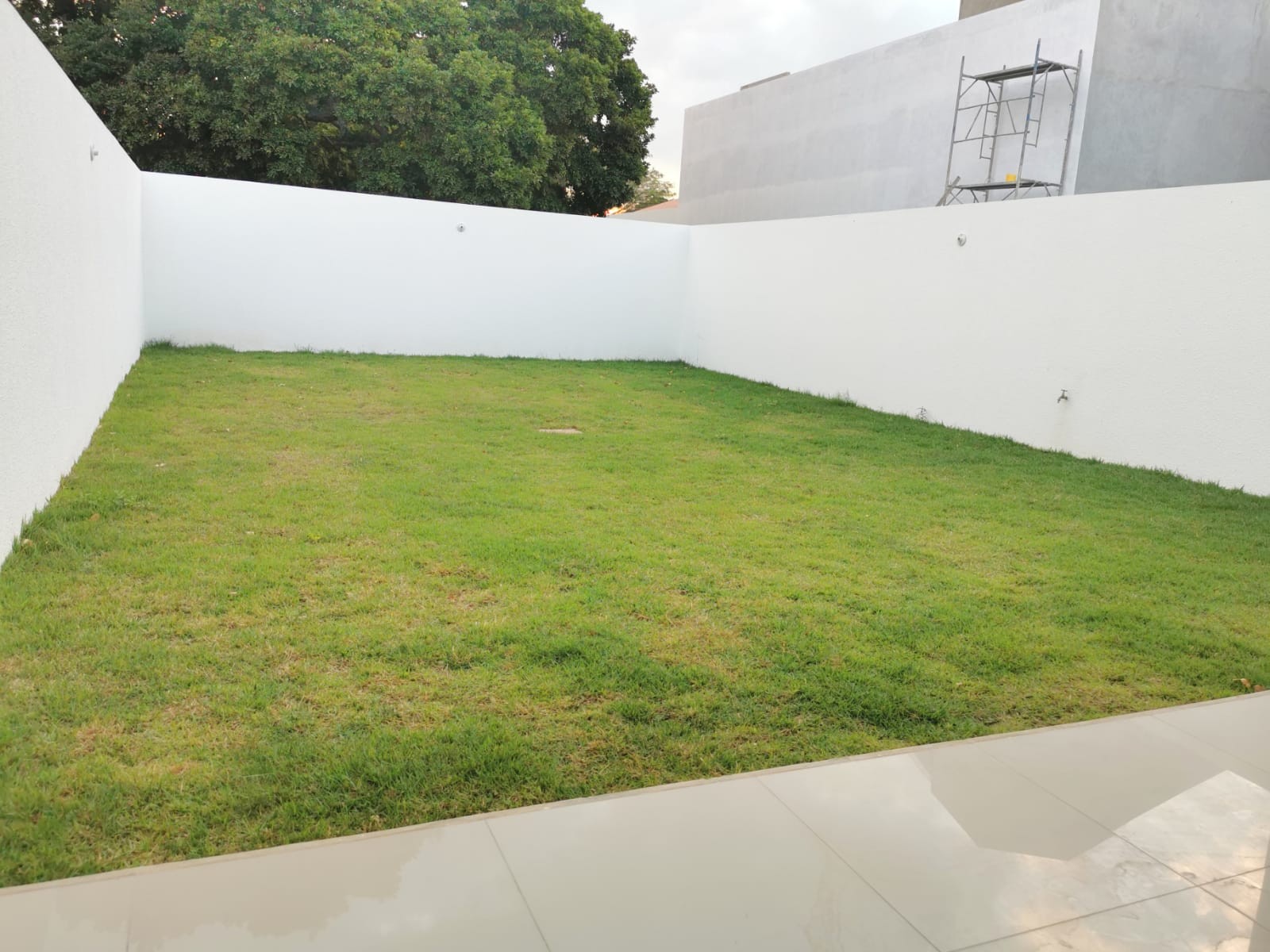 Casa en VentaAV. BANZER - CONDOMINIO CASA DE  CAMPO 4 dormitorios 4 baños 2 parqueos Foto 9