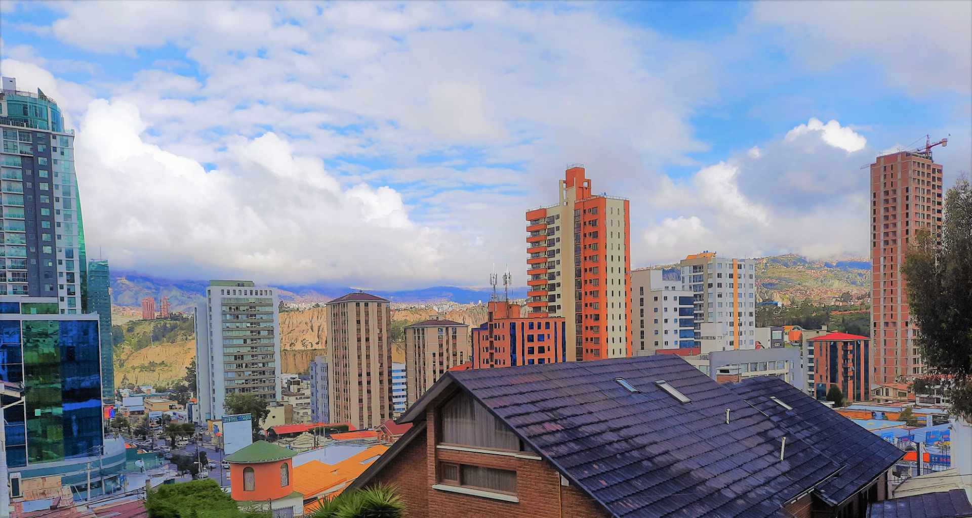 Departamento en AlquilerCalle 24 de Calacoto con Av. Ballivián 4 dormitorios 4 baños  Foto 6