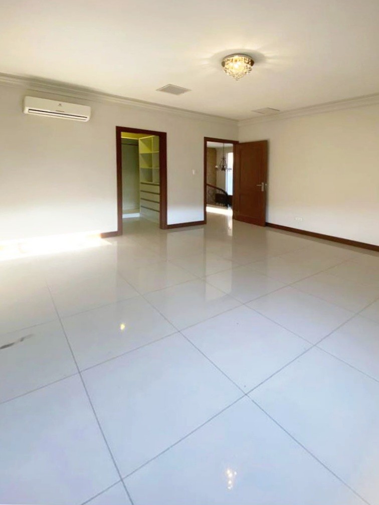 Casa en AlquilerLas Palmas
Zona Residencial 4 dormitorios 5 baños 3 parqueos Foto 20
