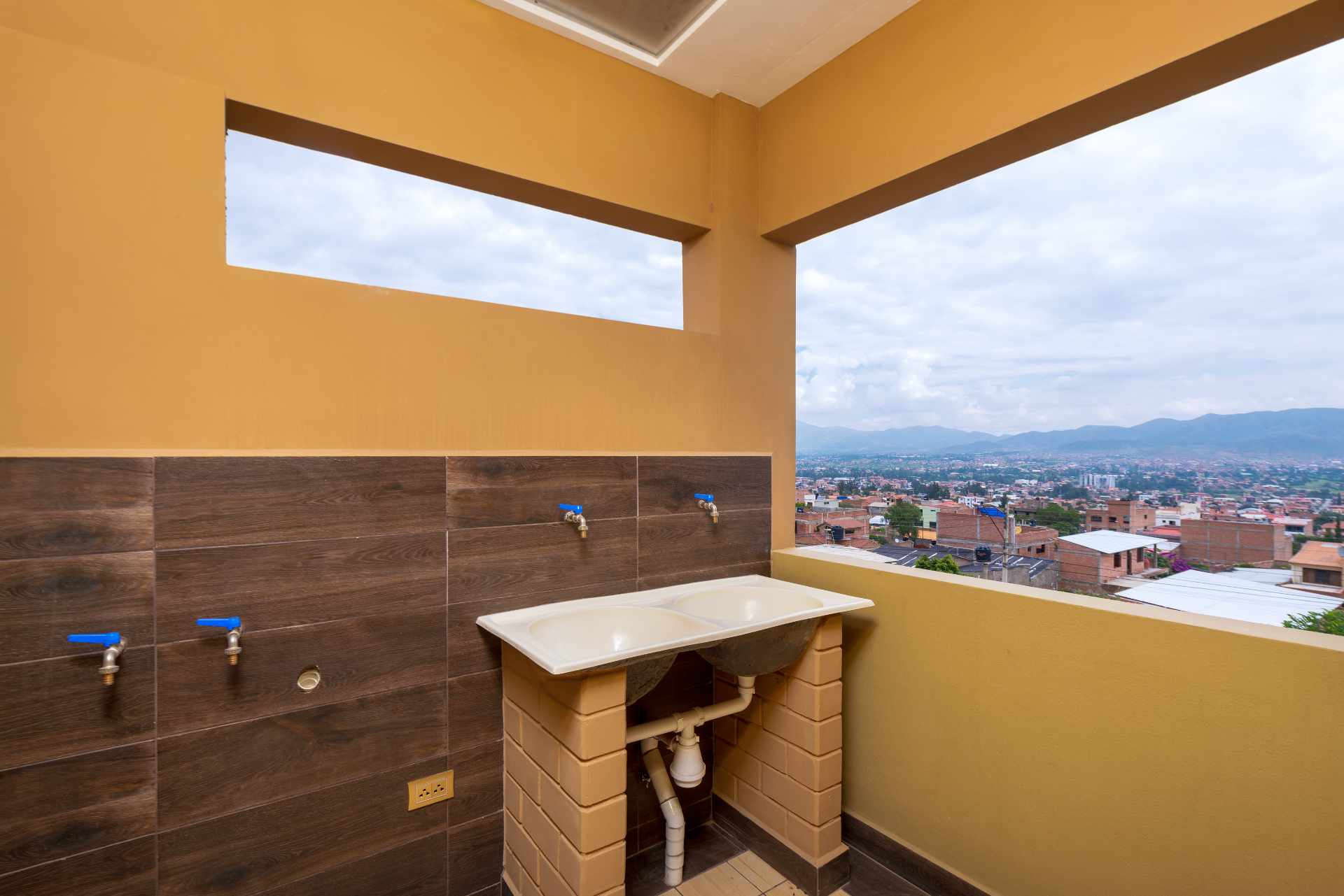 Casa en Sacaba en Cochabamba 4 dormitorios 2 baños 2 parqueos Foto 4