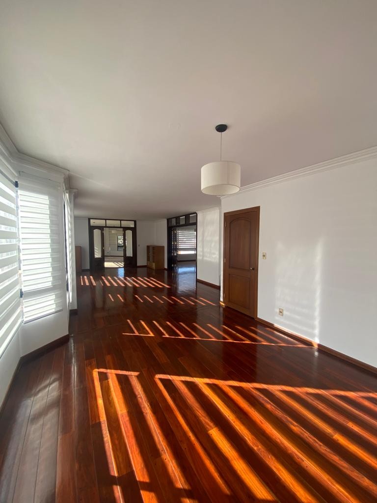 Departamento en Calacoto en La Paz 4 dormitorios 6 baños 2 parqueos Foto 4