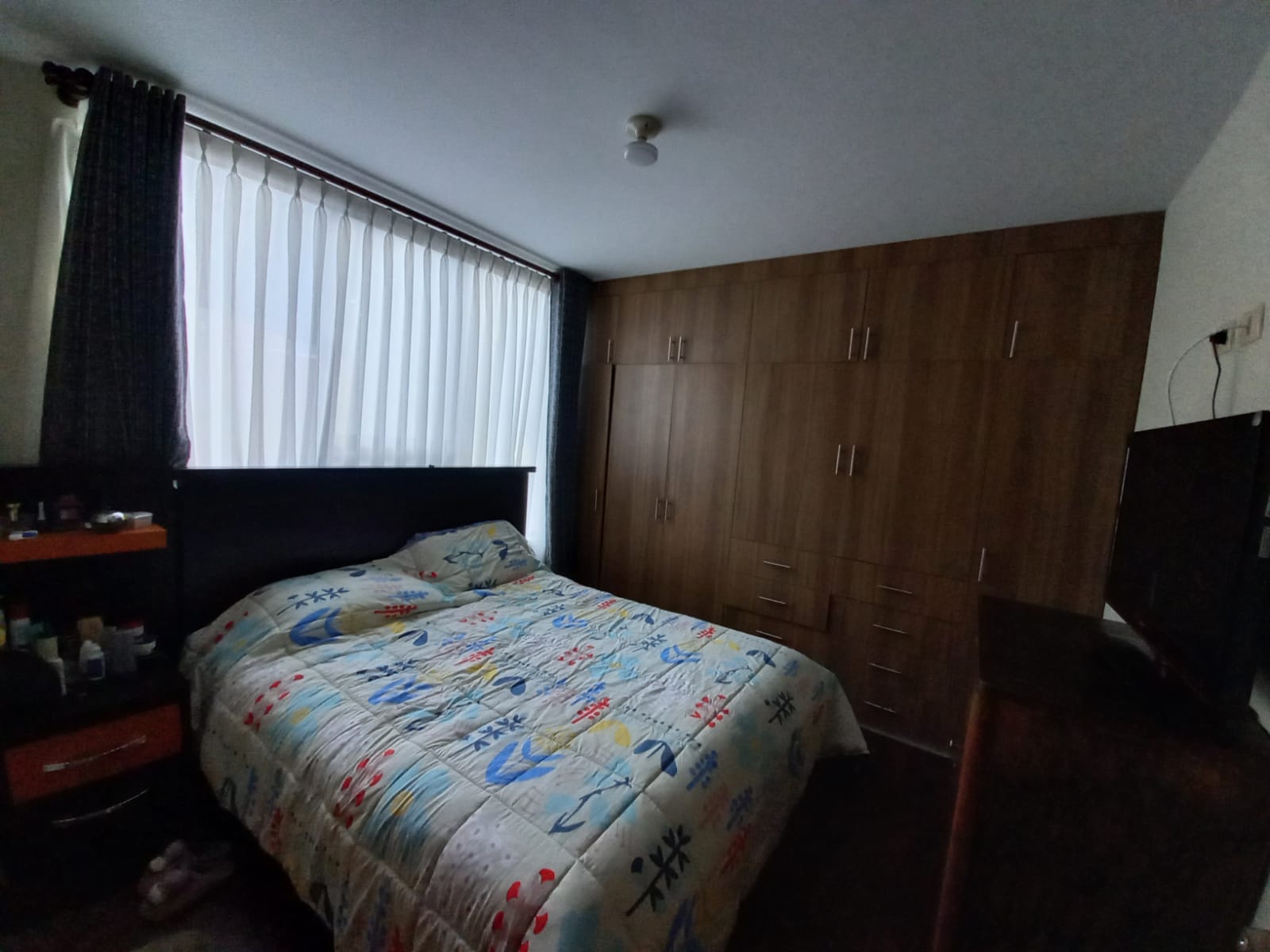 Departamento en VentaDEPARTAMENTO EN VENTA!! Obrajes avenida costanera a una cuadra del cementerio jardín  2 dormitorios 2 baños 1 parqueos Foto 36