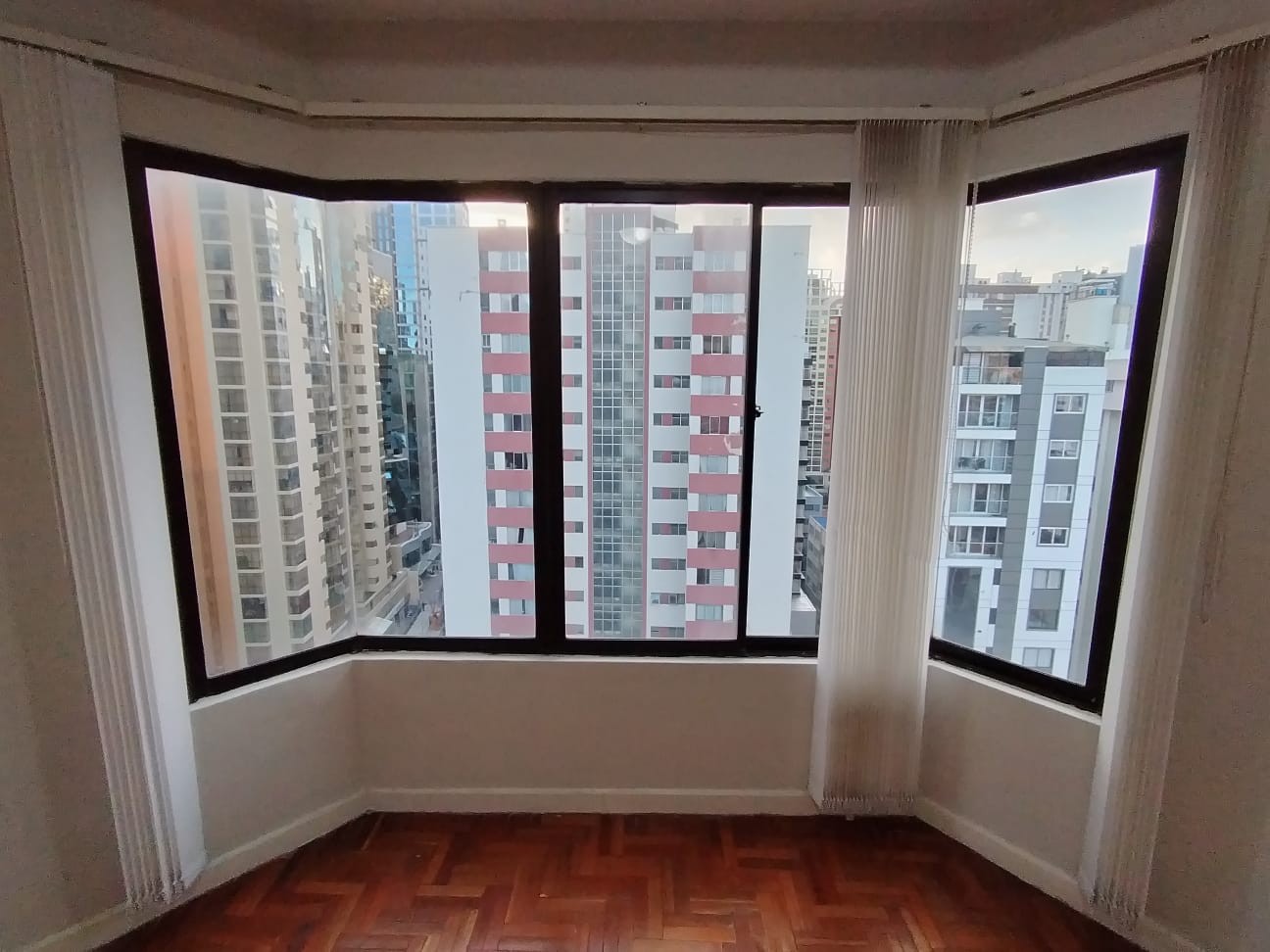 Departamento en Alquiler6 de agosto esquina campos , zona de San Jorge 4 dormitorios 3 baños 1 parqueos Foto 18