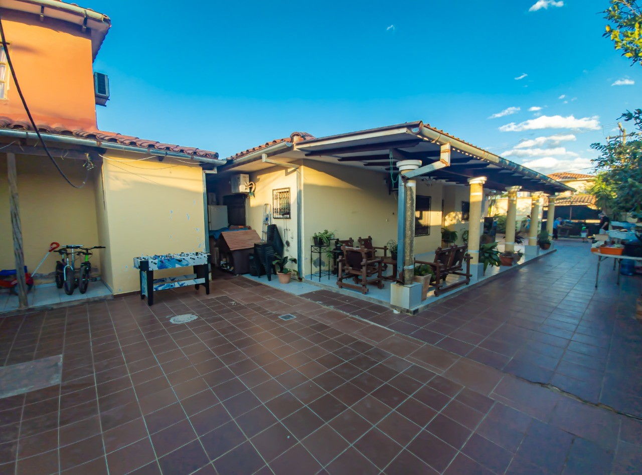 Casa en VentaZona sur barrio urb Palma real santos dumont 6to anillo Foto 4