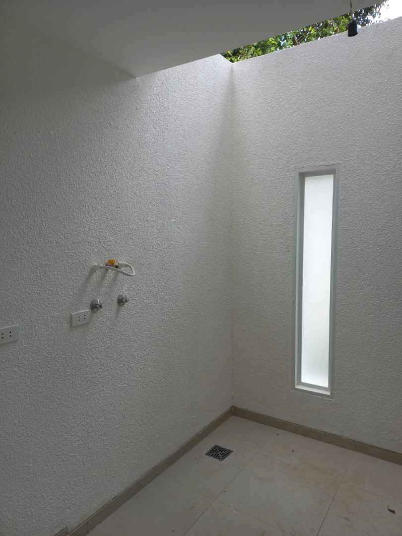 Casa en Entre 8vo y 9no anillo Norte en Santa Cruz de la Sierra 3 dormitorios 7 baños 2 parqueos Foto 2