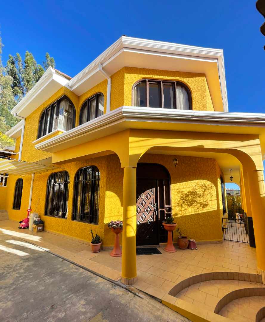 Casa en VentaAchumani Calle 40 6 dormitorios 5 baños 3 parqueos Foto 2