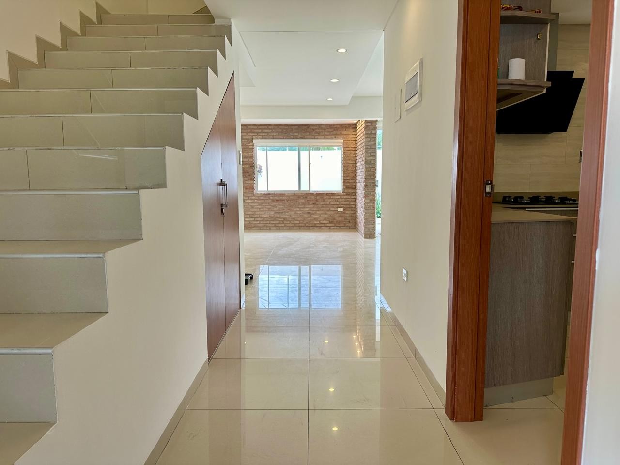 Casa en VentaEn Venta Hermosa Casa de 4 Dormitorios en Condominio en Av. Piraí Zona de Condominios Foto 20