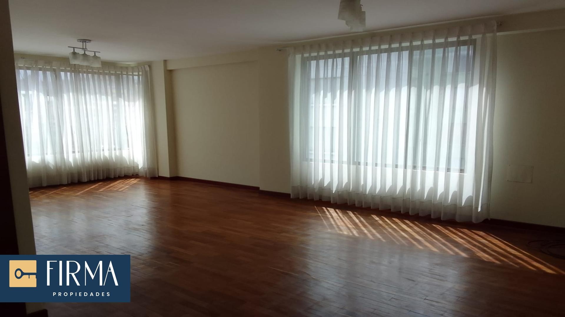 Departamento en Los Pinos en La Paz 3 dormitorios 4 baños 1 parqueos Foto 15