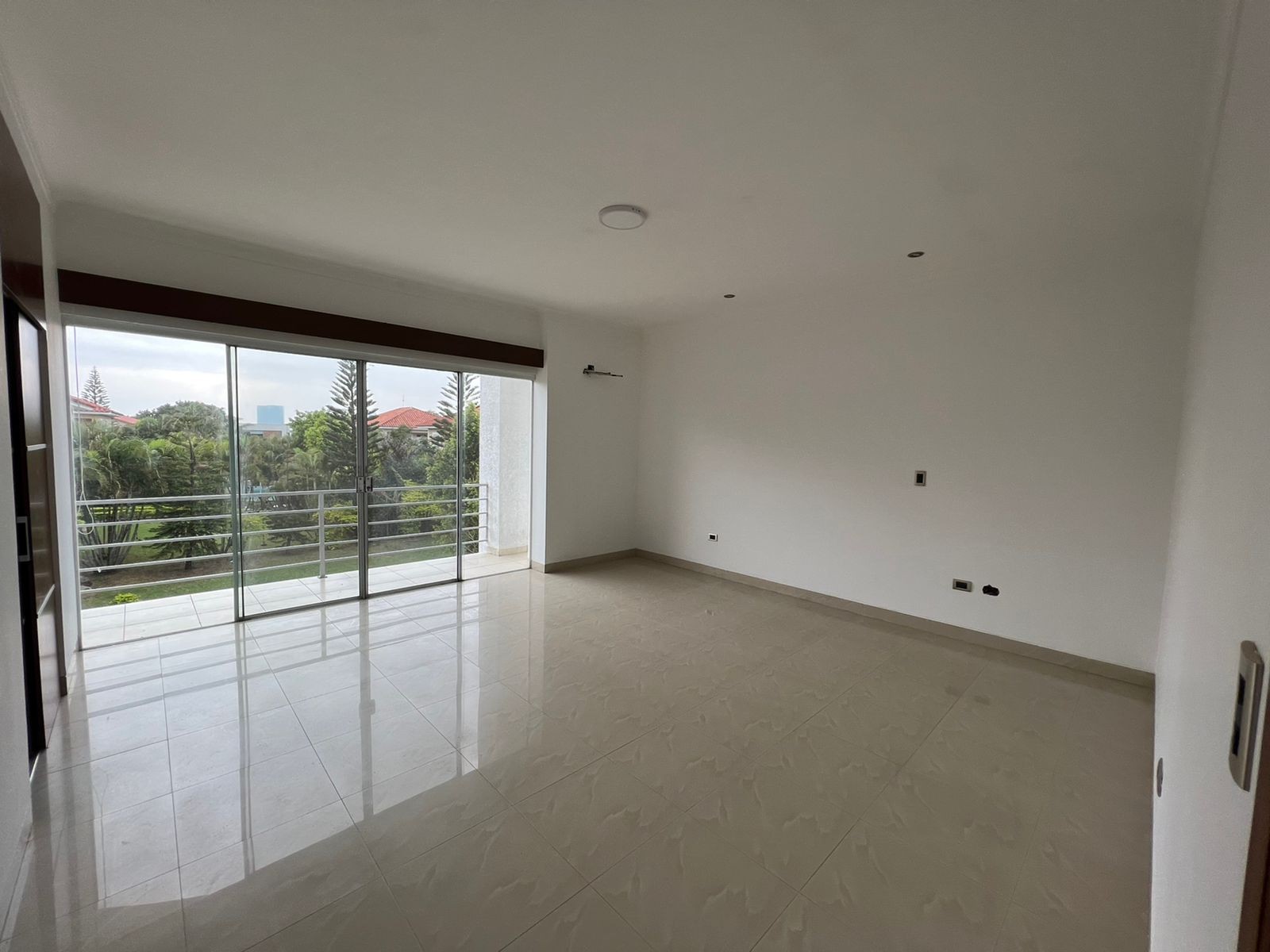 En Alquiler a $us 1,800 Foto 8