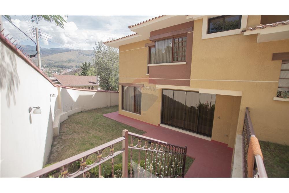 Casa en Muyurina en Cochabamba 3 dormitorios 5 baños 5 parqueos Foto 23