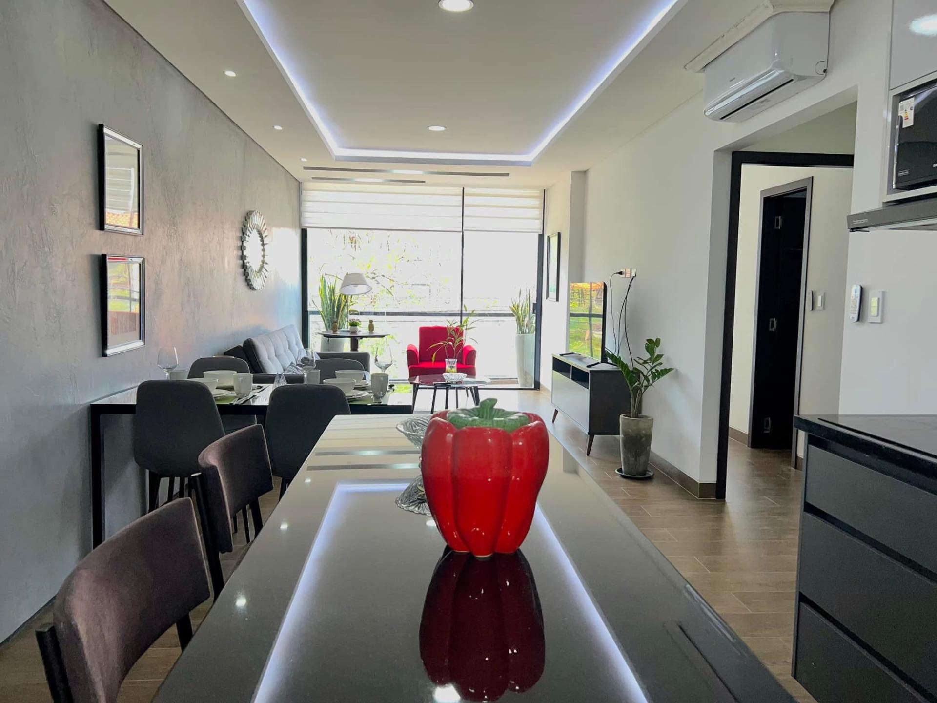 Departamento en AlquilerBarrio sirari a una cuadra del cuarto anillo 2 dormitorios 2 baños  Foto 4