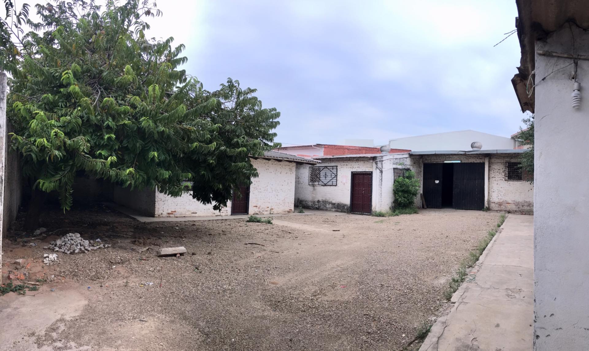 Galpón en AlquilerAv. Brasil cerca Feria Barrio Lindo Foto 2