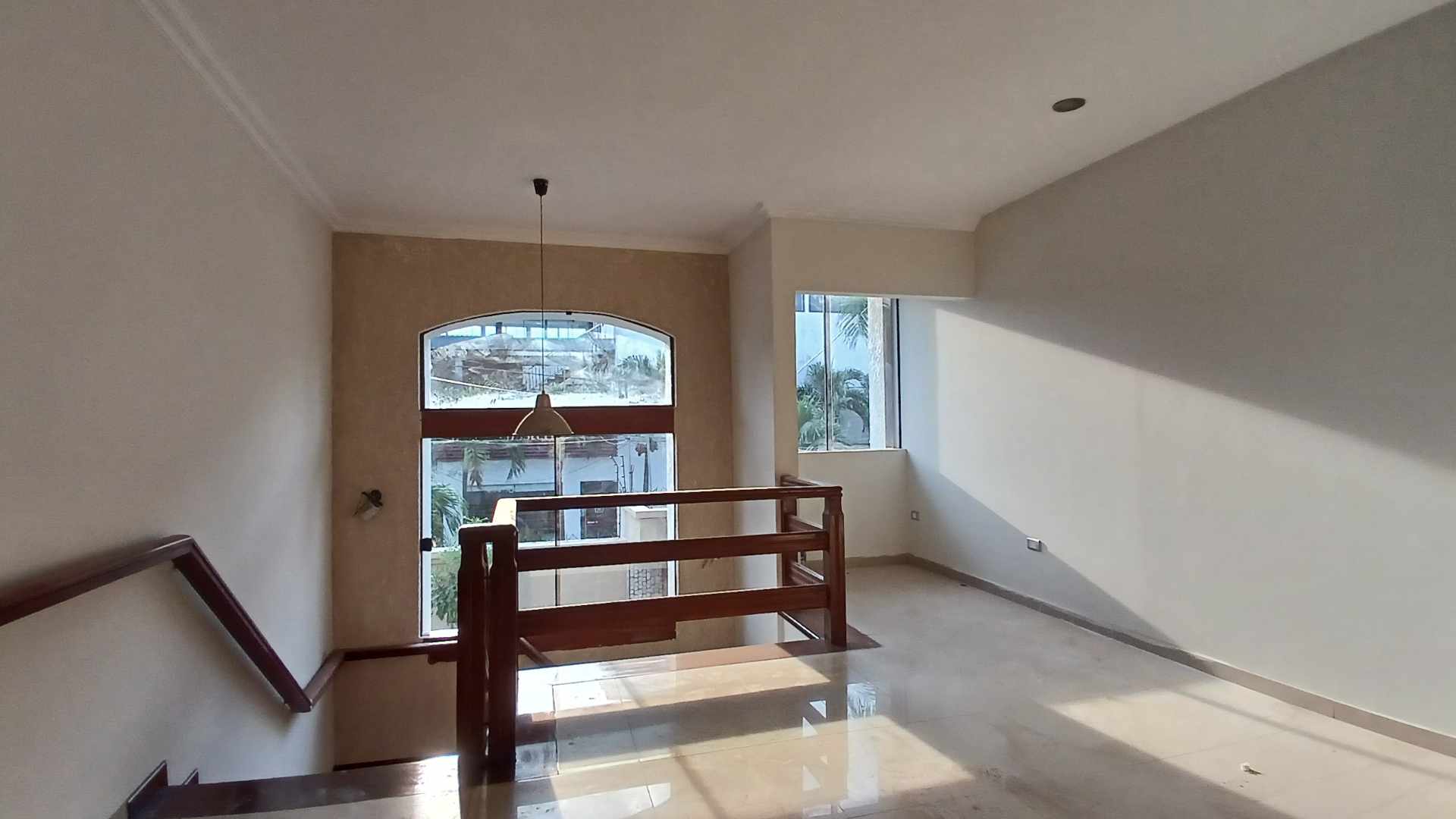 Casa en Alquiler📍 Barrio Hamacas, entre 3er y 4º anillo – Esquina comercial 4 dormitorios 4 baños 2 parqueos Foto 13