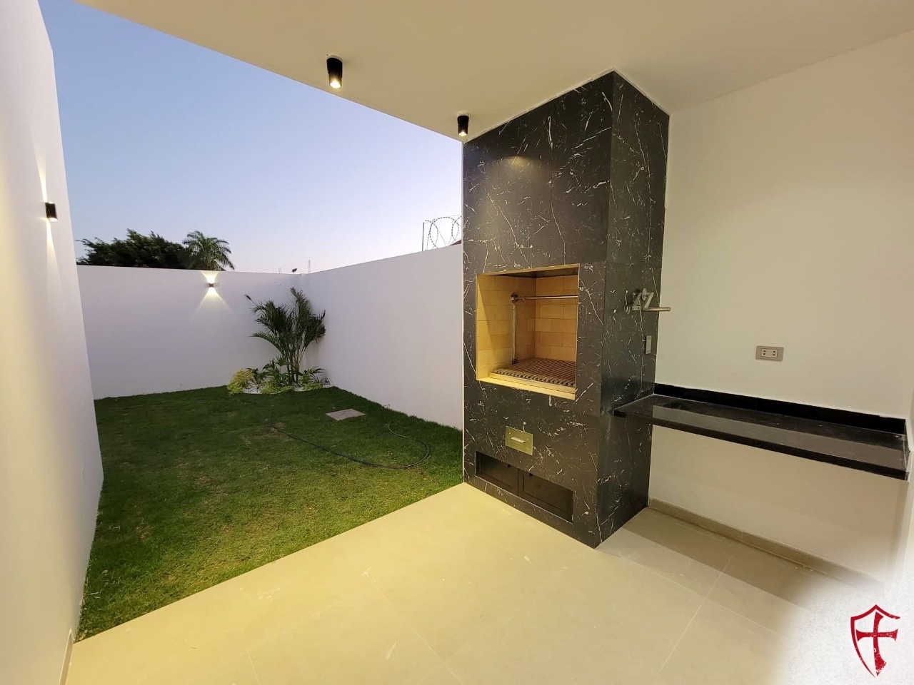 Casa Av banzer y canal pedro velez 7mo anillo Foto 6