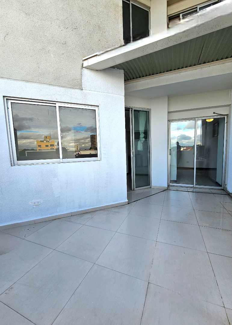 Departamento en Entre 1er y 2do anillo Este en Santa Cruz de la Sierra 3 dormitorios 4 baños  Foto 3