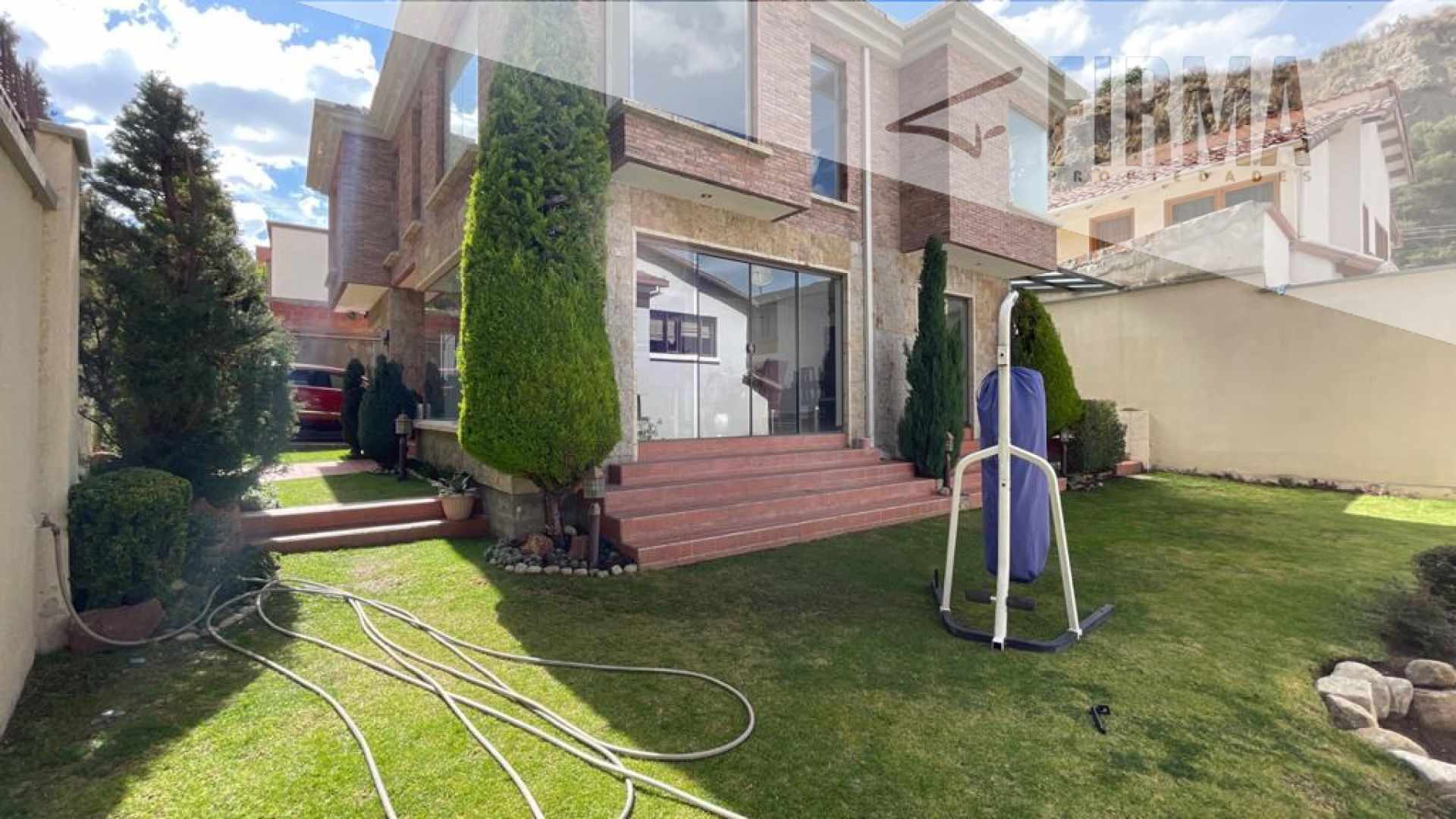 Casa en Koani en La Paz 3 dormitorios 4 baños 2 parqueos Foto 1