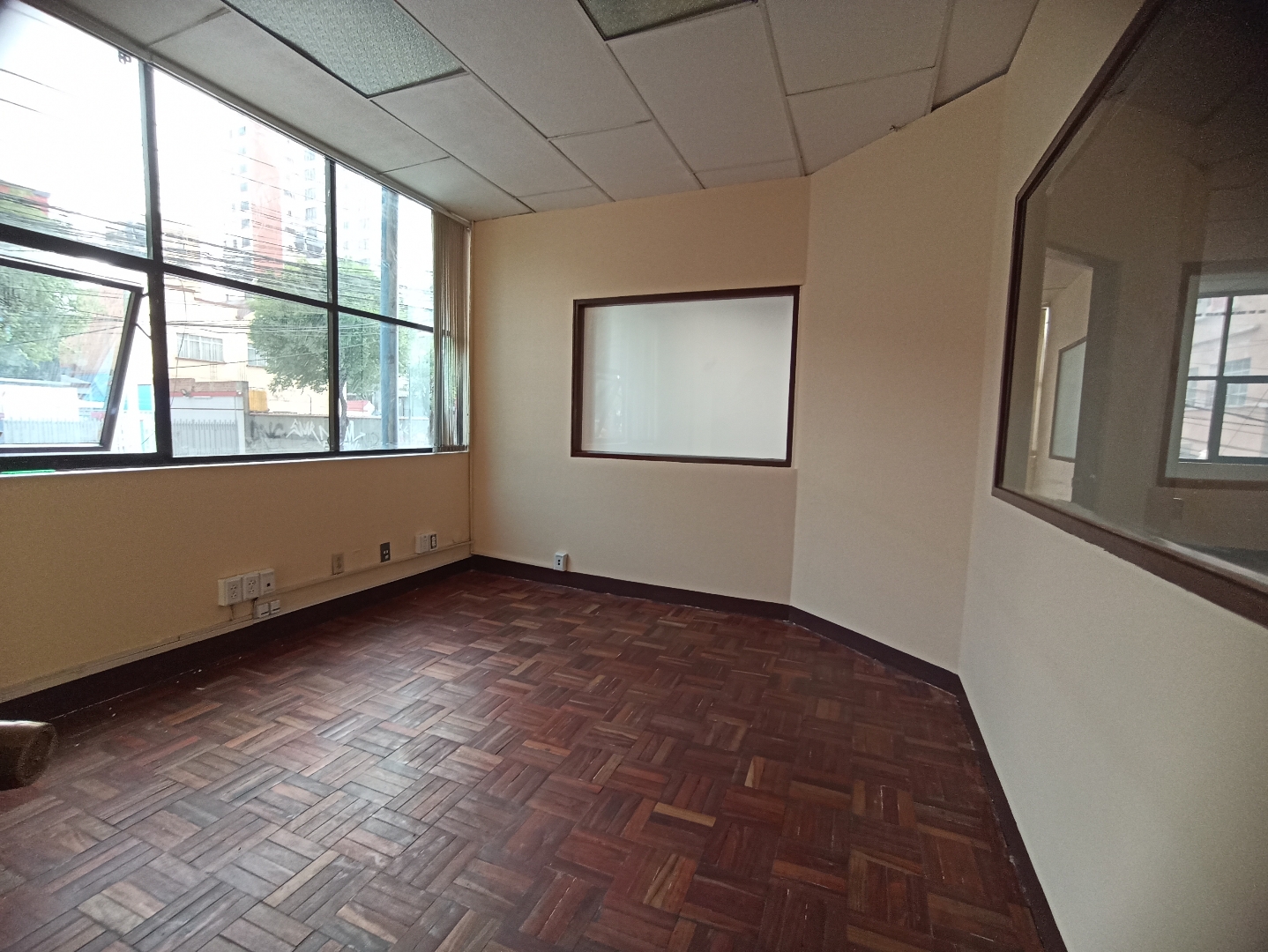 Oficina en Miraflores en La Paz 13 dormitorios 5 baños 2 parqueos Foto 13