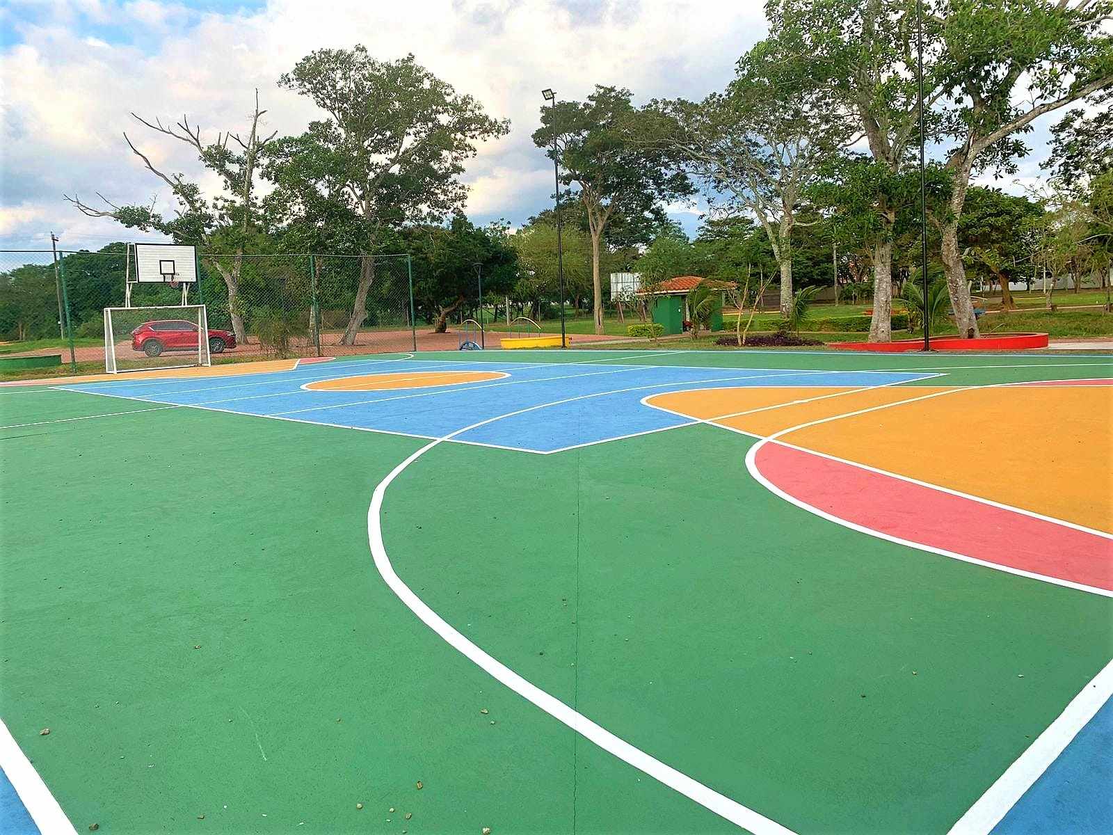 Casa en VentaAV. BANZER - CONDOMINIO CASA DE  CAMPO 4 dormitorios 4 baños 2 parqueos Foto 33