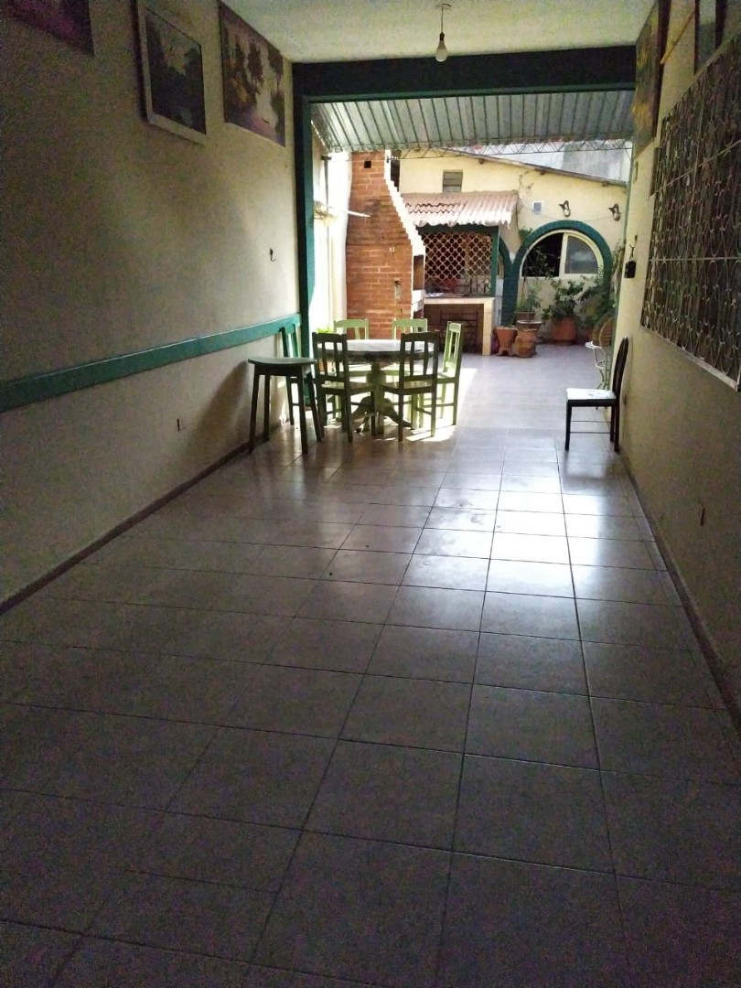 Casa en Entre 3er y 4to anillo Este en Santa Cruz de la Sierra 6 dormitorios 4 baños 2 parqueos Foto 5