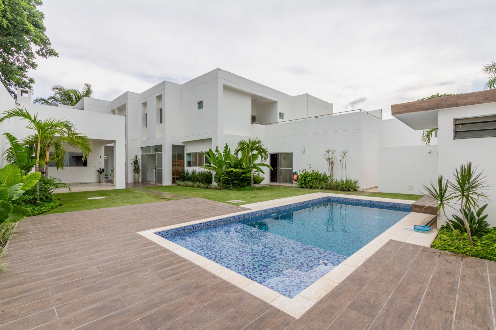 Casa en AlquilerAv. Octavo Anillo Banzer  Foto 8