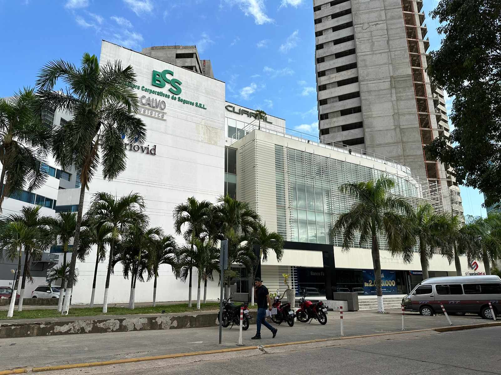 Oficina EDIFICIO EMPRESARIAL TACUARAL OFICNA EN VENTA  Foto 1