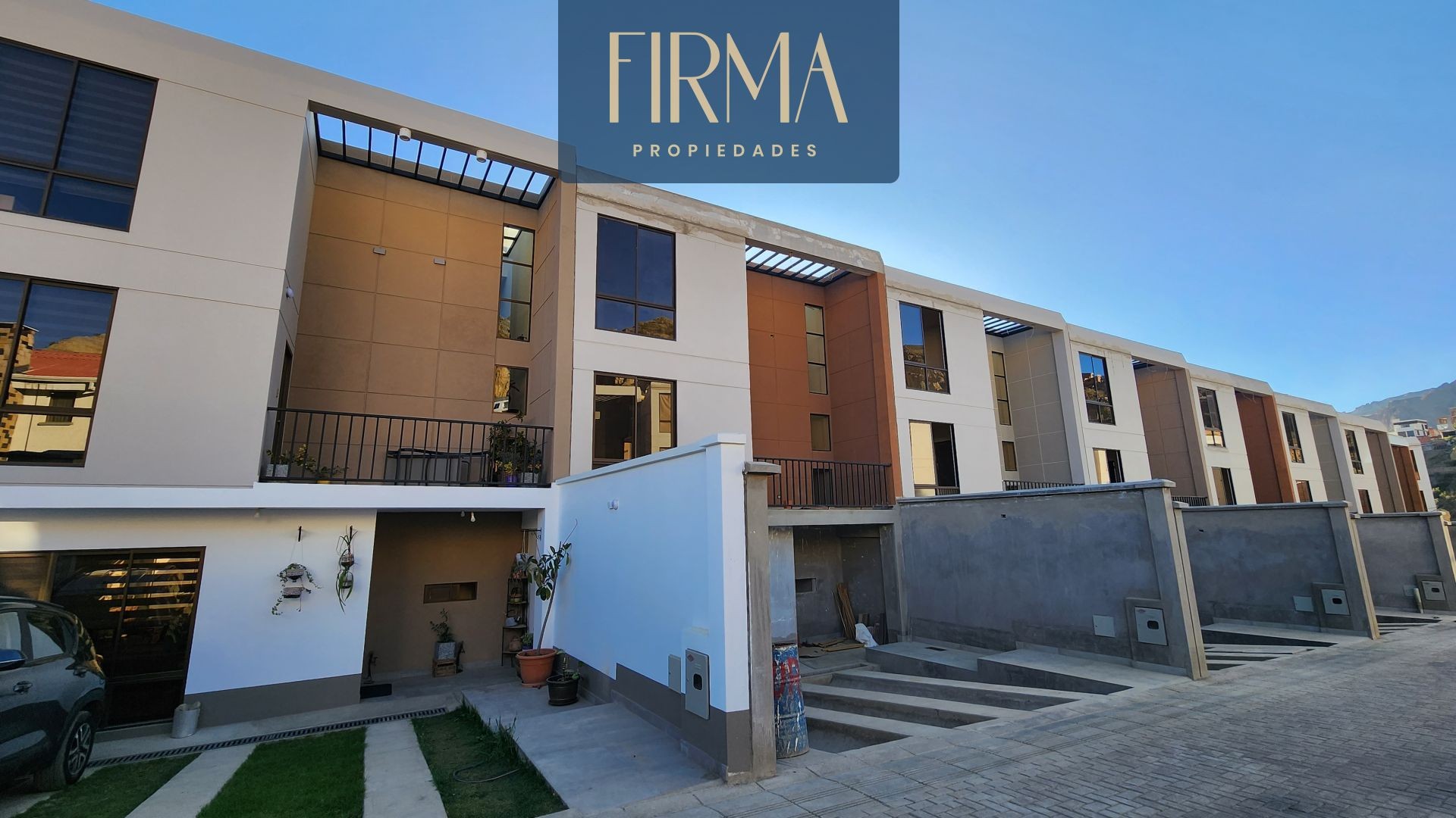 Casa en Achumani en La Paz 4 dormitorios 5 baños 2 parqueos Foto 1