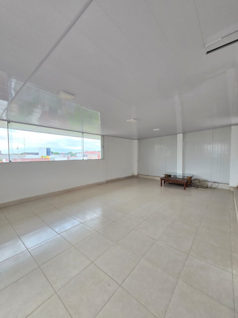 Oficina en Entre 1er y 2do anillo Sur en Santa Cruz de la Sierra 4 dormitorios 2 baños  Foto 5