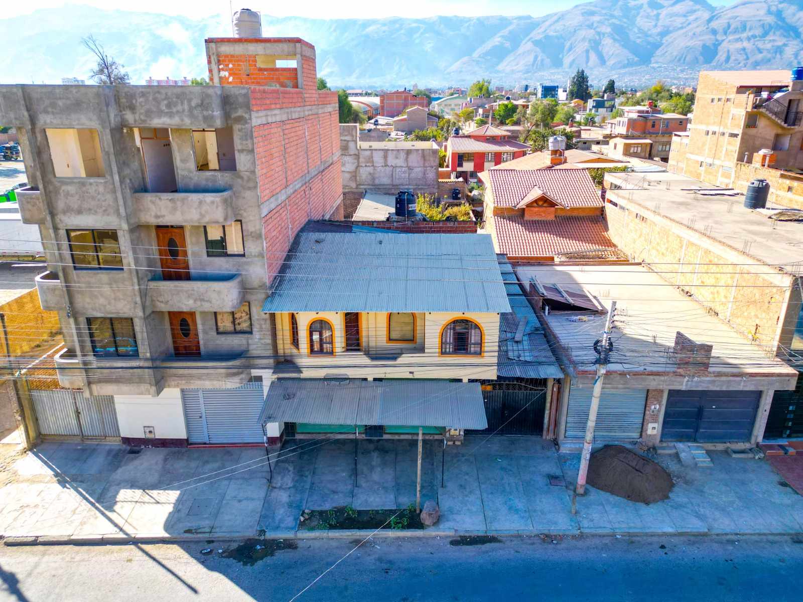 Casa en VentaAv. Colcapirhua (Av. Víctor Ustariz), a la altura del Km 6 de la Av. Blanco Galindo 7 dormitorios 3 baños 3 parqueos Foto 12