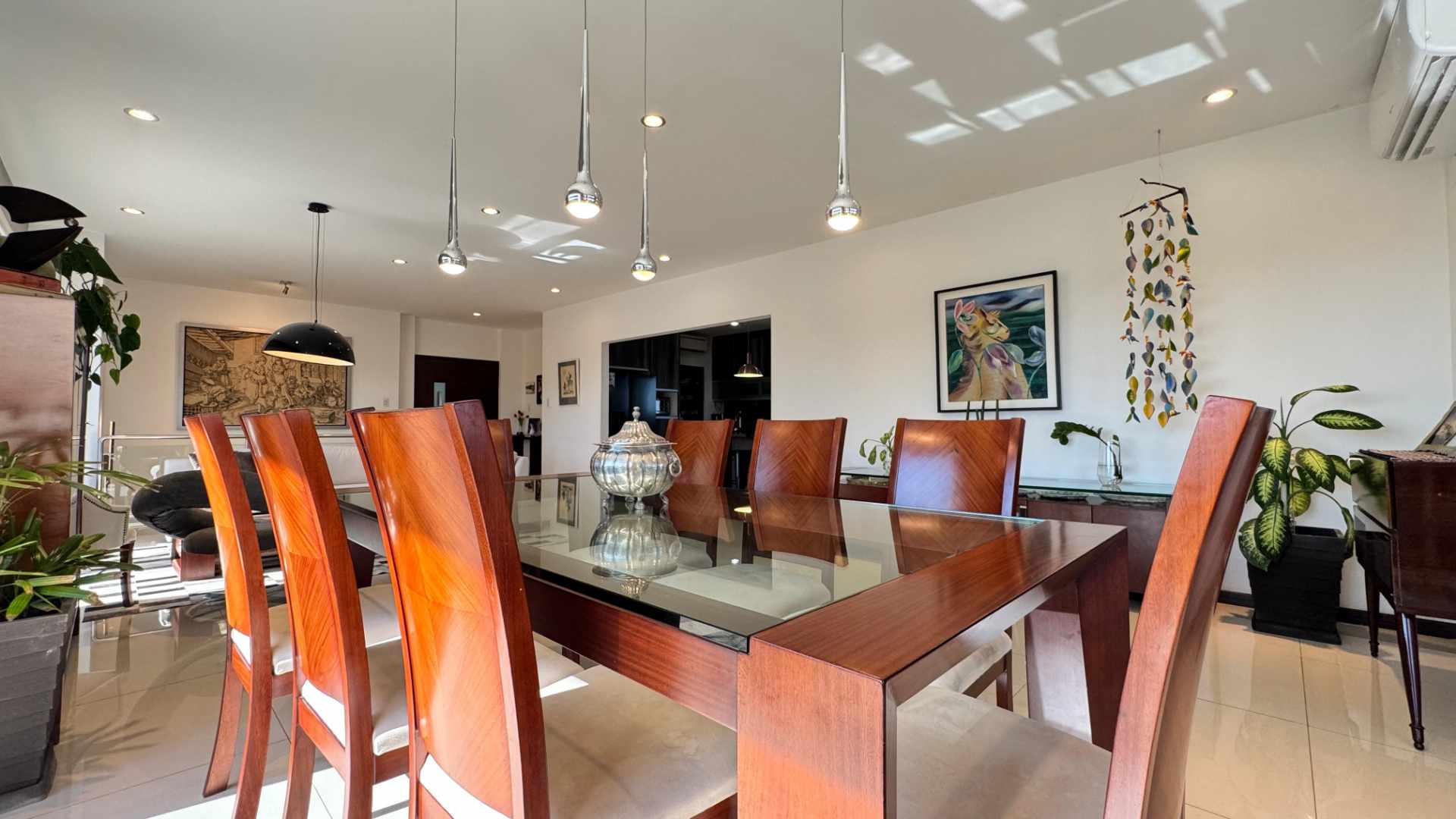 Departamento en Entre 8vo y 9no anillo Norte en Santa Cruz de la Sierra 4 dormitorios 4 baños 2 parqueos Foto 7