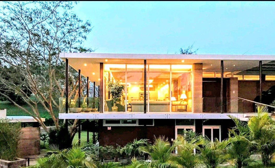 Casa en Urubó en Santa Cruz de la Sierra 5 dormitorios 5 baños 3 parqueos Foto 1