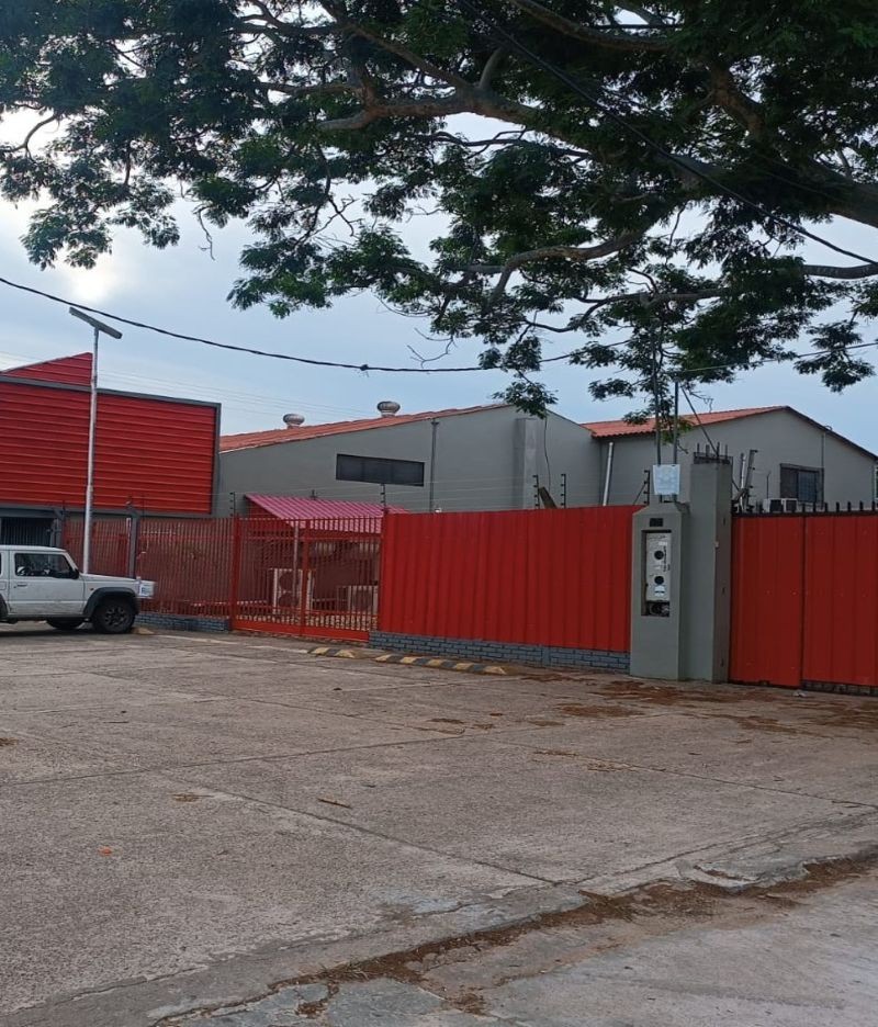 Local comercial en Entre 4to y 5to anillo Oeste en Santa Cruz de la Sierra  1 baños  Foto 1