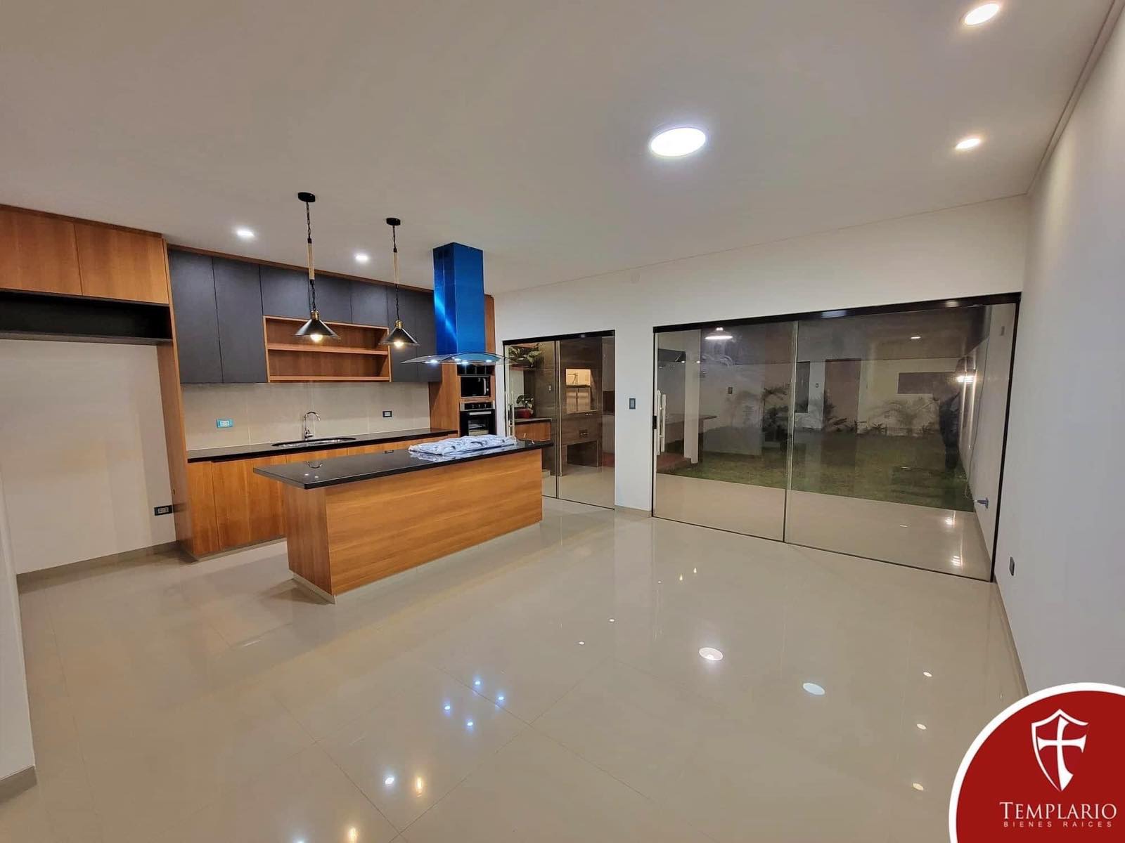 Casa en Entre 5to y 6to anillo Sur en Santa Cruz de la Sierra 3 dormitorios 4 baños 2 parqueos Foto 11