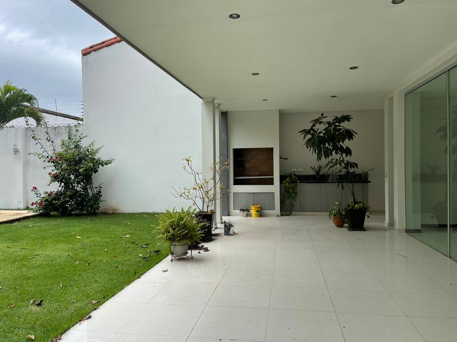 Casa en Las Palmas en Santa Cruz de la Sierra 3 dormitorios 5 baños 2 parqueos Foto 6