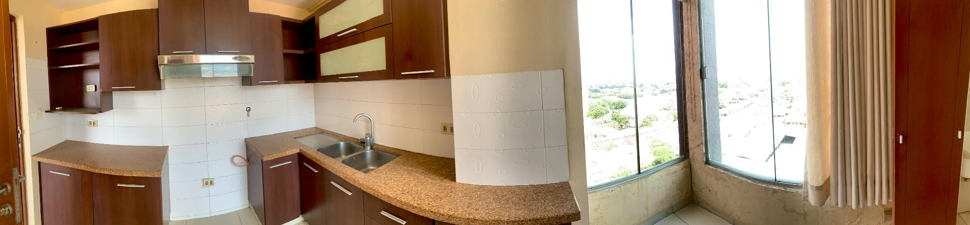 Departamento en AlquilerAV. ALEMANA entre 4to. Y 5to. anillo 4 dormitorios 3 baños 1 parqueos Foto 2