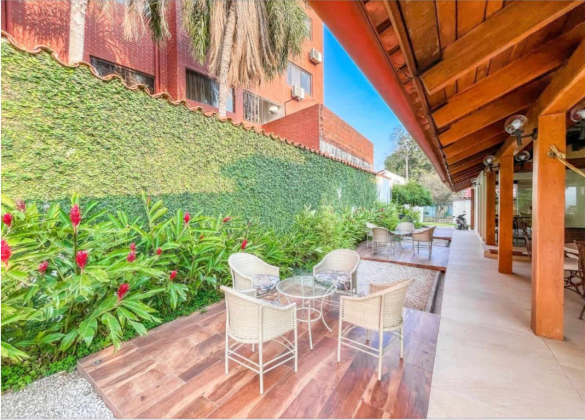 Casa en Entre 2do y 3er anillo Norte en Santa Cruz de la Sierra 4 dormitorios 6 baños 3 parqueos Foto 12