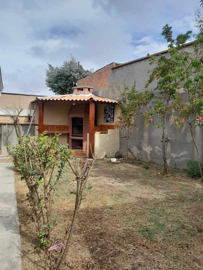 Casa en Achumani en La Paz 3 dormitorios 3 baños 3 parqueos Foto 3