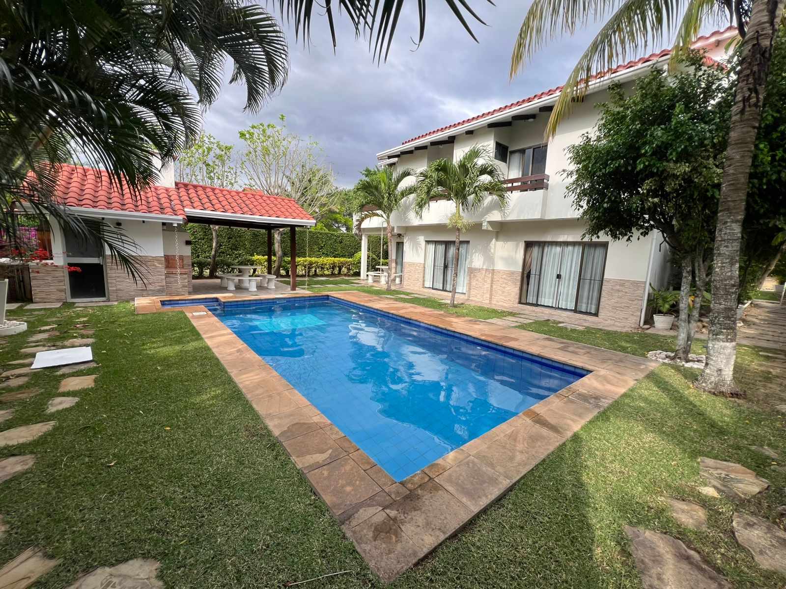 Casa en AlquilerCONDOMINIO JARDINES DL URUBO I Foto 1