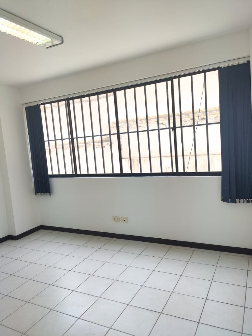 Oficina en Los Pinos en La Paz 1 dormitorios 1 baños  Foto 5