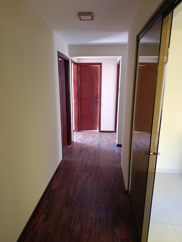 Departamento en Achumani en La Paz 4 dormitorios 3 baños 1 parqueos Foto 21