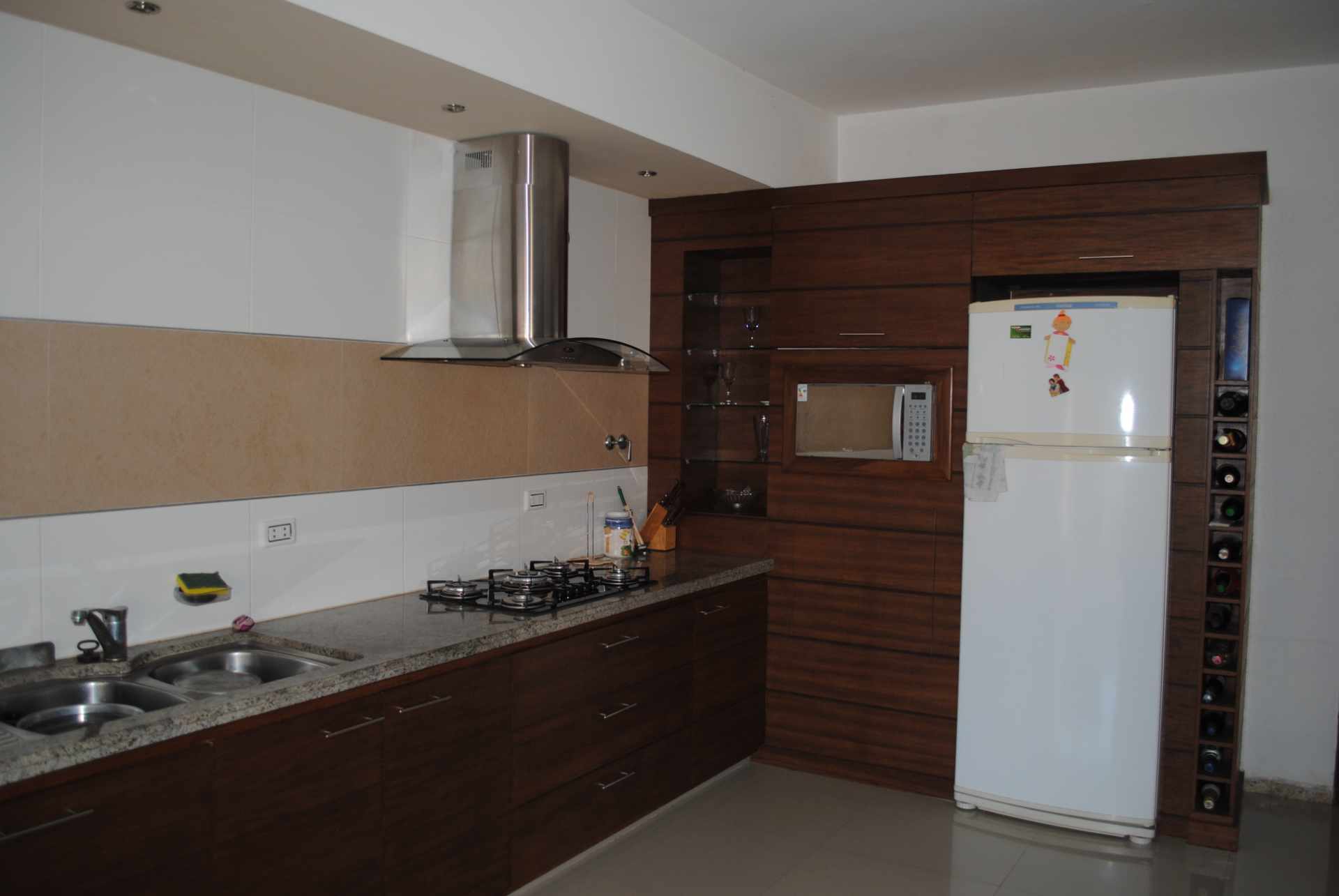 Casa en Entre 2do y 3er anillo Oeste en Santa Cruz de la Sierra 3 dormitorios 4 baños 2 parqueos Foto 6