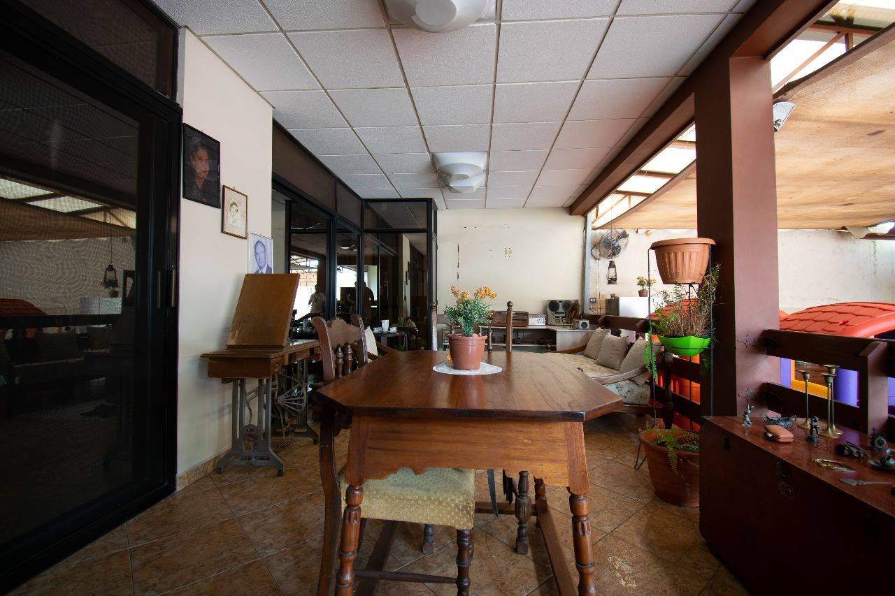 Oficina en AlquilerEquipetrol sobre 3er. anillo externo  5 dormitorios 5 baños 6 parqueos Foto 5