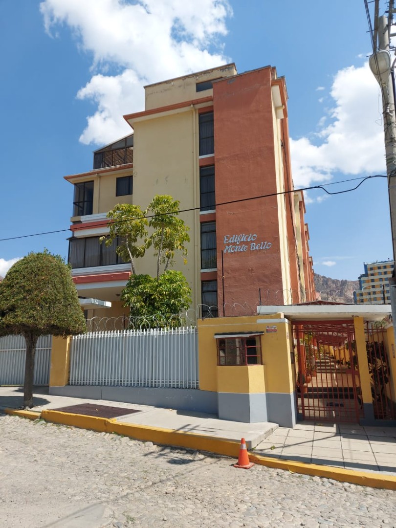 Departamento en Cota Cota en La Paz 3 dormitorios 4 baños 1 parqueos Foto 1