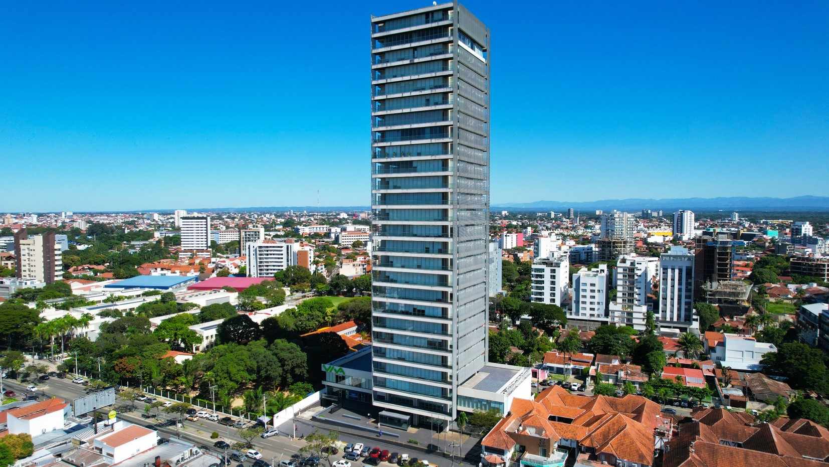 Oficina en Equipetrol en Santa Cruz de la Sierra 2 dormitorios 2 baños 1 parqueos Foto 1