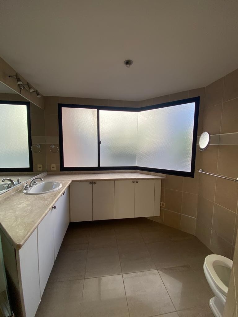 Departamento en AlquilerDepto Alquiler Edificio Exclusivo
Calacoto, 3 dormitorios, 2 garajes 3 dormitorios 4 baños 2 parqueos Foto 5