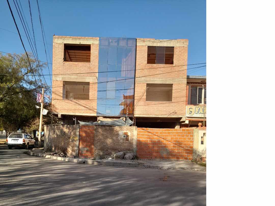 Edificio en Jayhuayco en Cochabamba 5 dormitorios 4 baños 2 parqueos Foto 2